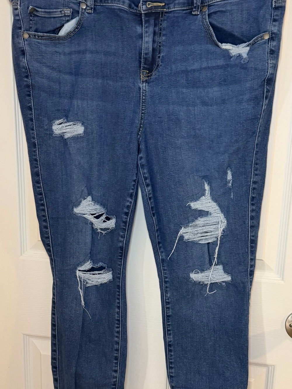 Torrid 3 Button Distressed Jegging Jeans